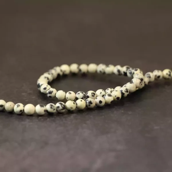 Perles de Jaspe Dalmatien de 4mm montées sur un fil, prêtes à être transformées en bijoux fait main