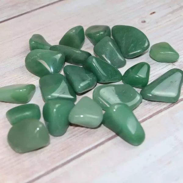 Pierres roulées en quartz vert 20/30 mm, éclat naturel et couleur verte, vente en gros